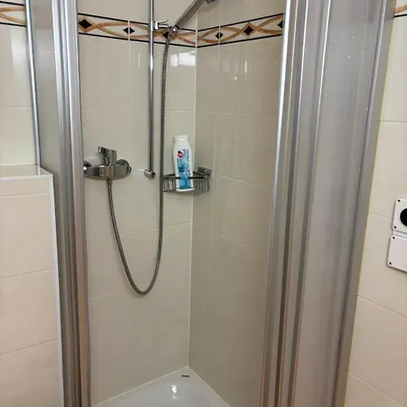 Near Centre And Train Station Apartment